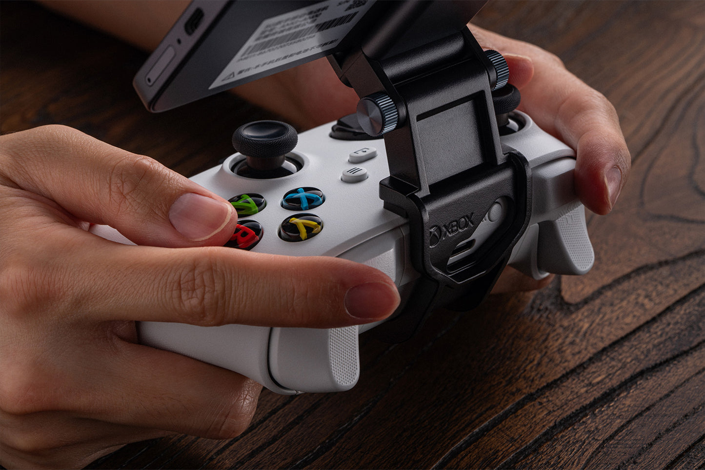 8BitDo Mobile Gaming Clip for Xbox Wireless Controllers (87CA02)