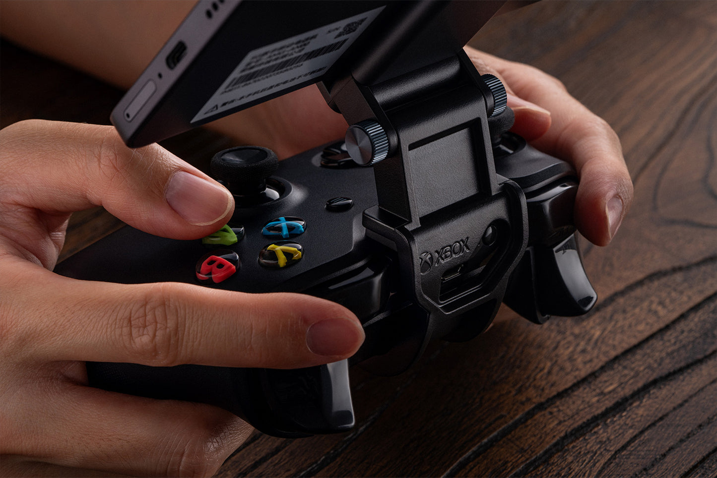 8BitDo Mobile Gaming Clip for Xbox Wireless Controllers (87CA02)