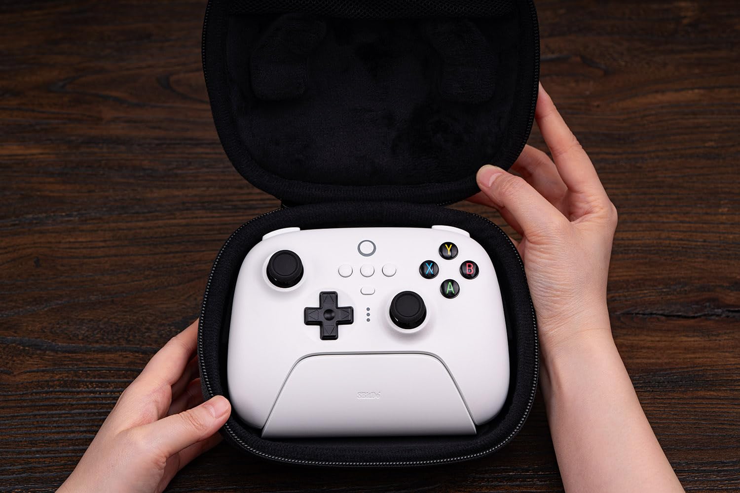 8BitDo Classic Controller Travel Case for Ultimate & Ultimate 2 Series Controller with Charging Dock