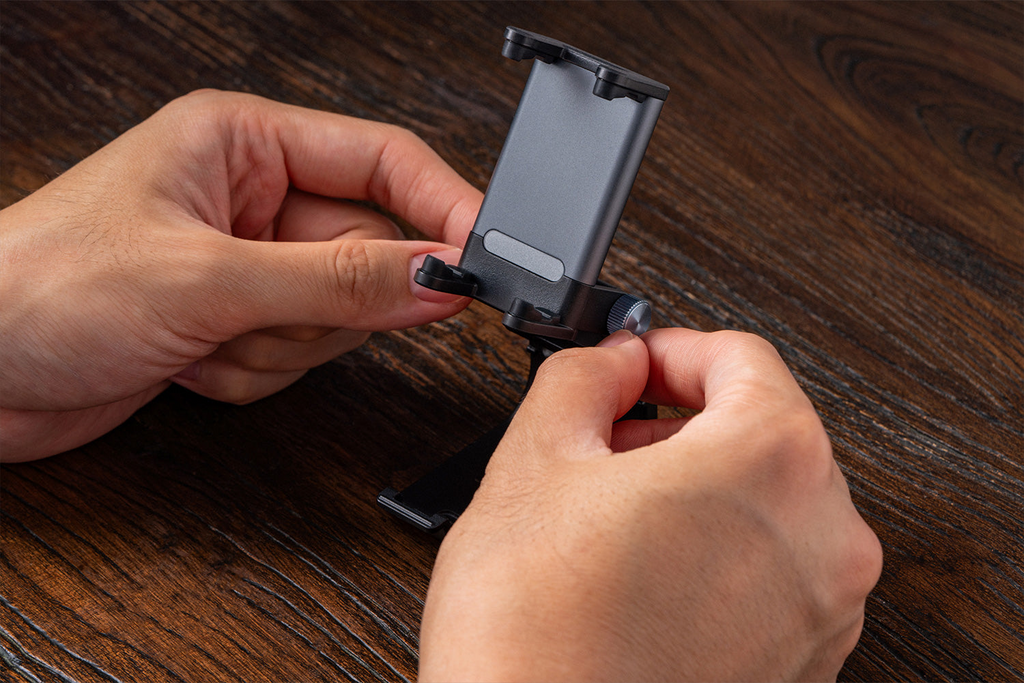 8BitDo Mobile Clip for Sn30pro Controller Detail
