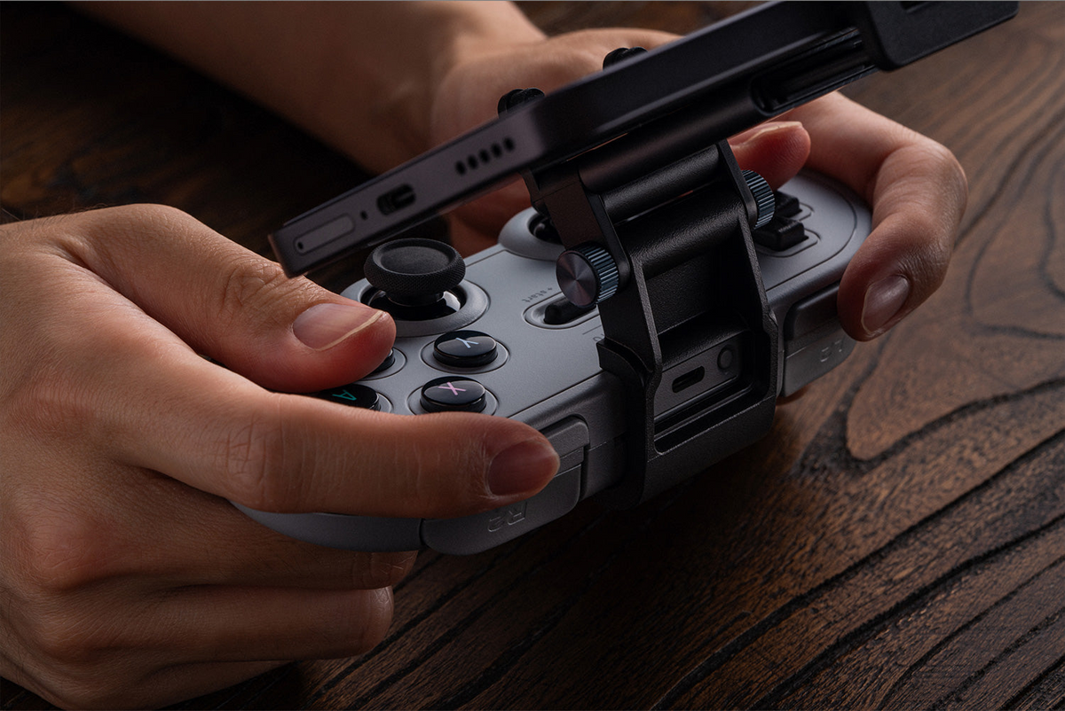 8BitDo Mobile Clip for Sn30pro Controller Detail