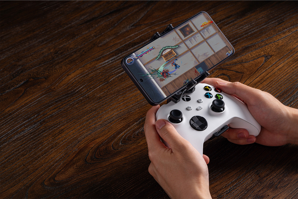 8BitDo Mobile Gaming Clip for Xbox Wireless Controller Detail